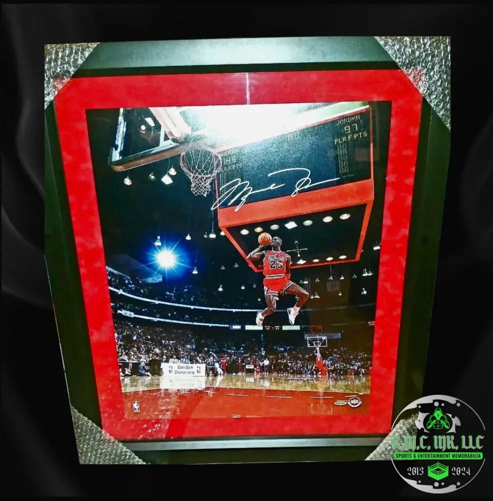 *Nba Michael Jordan Chicago Bulls Signed Autographed 20X24 Gatorade Dunk Custom Matted & Pro Framed